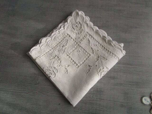Antique embroidered tea cloth 125x125cm