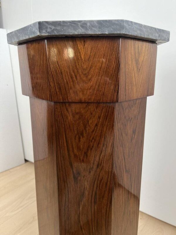 Cabinet de tambour Biedermeier en placage de noyer et marbre, France, années 1830