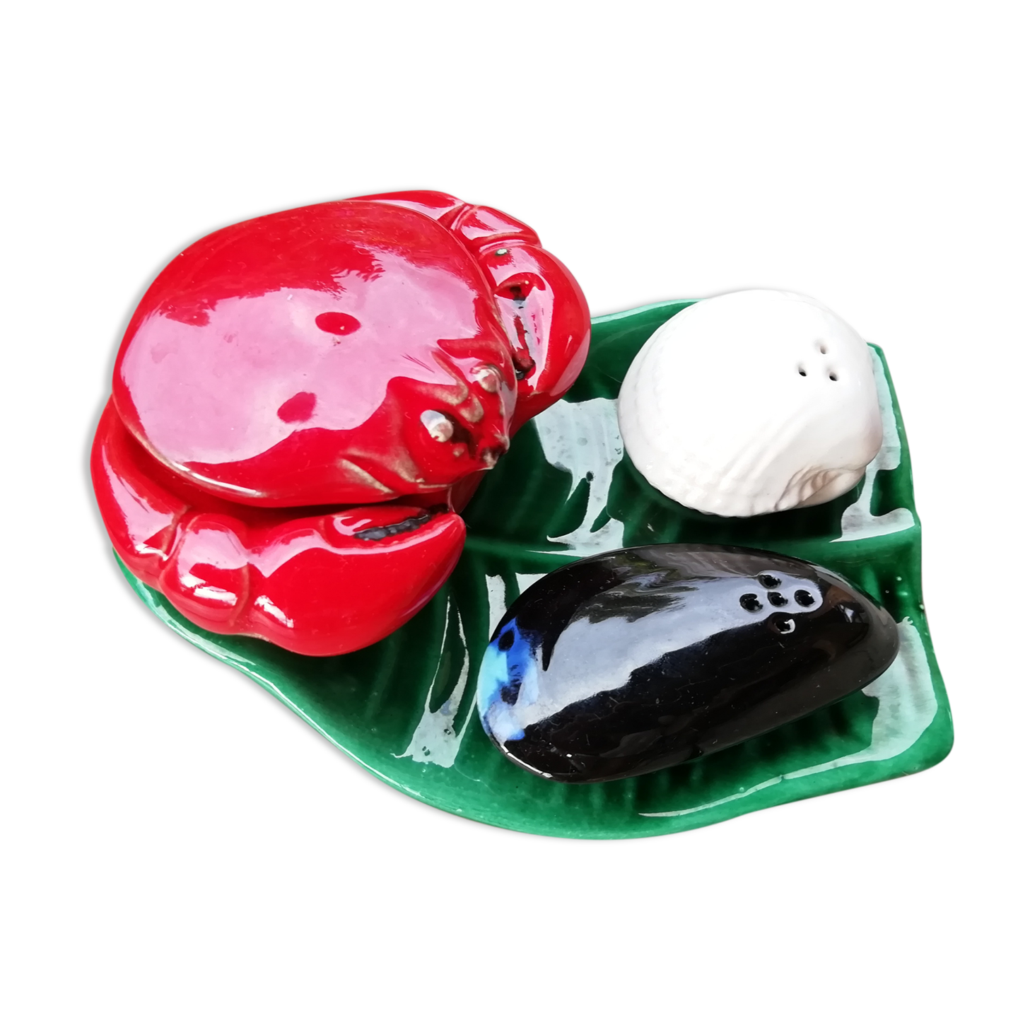 Set of mustard pot salt shaker pepper
