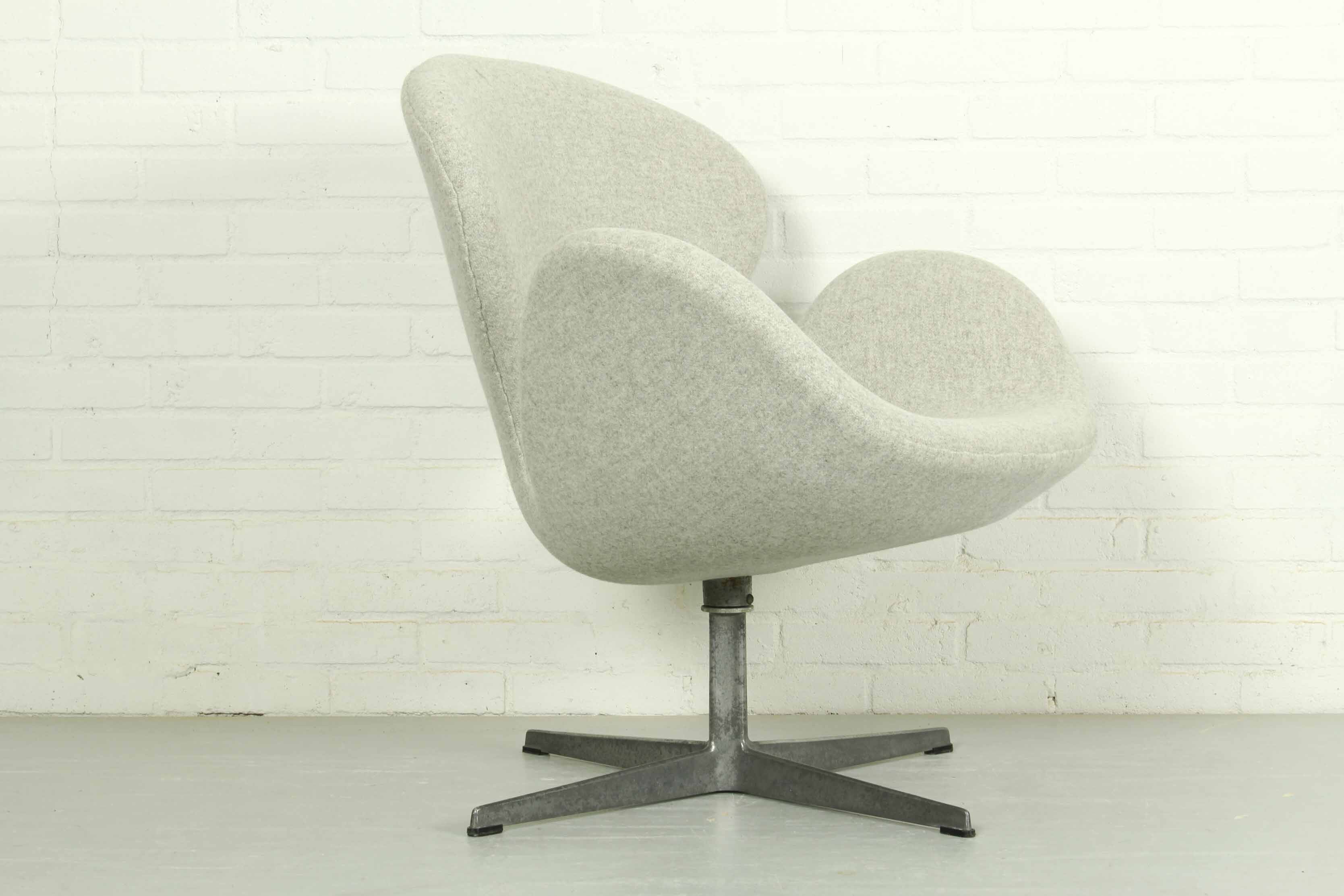 Svanen or Swan Chair by Arne Jacobsen for Fritz Hansen, 1960s