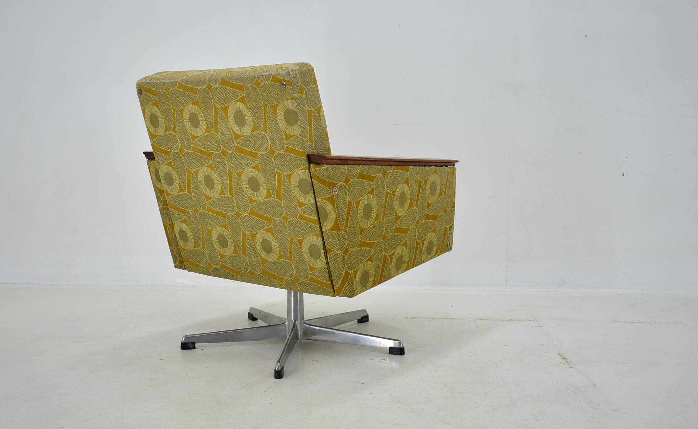 Mid-century armchair, Czechoslovakia, 1970s.