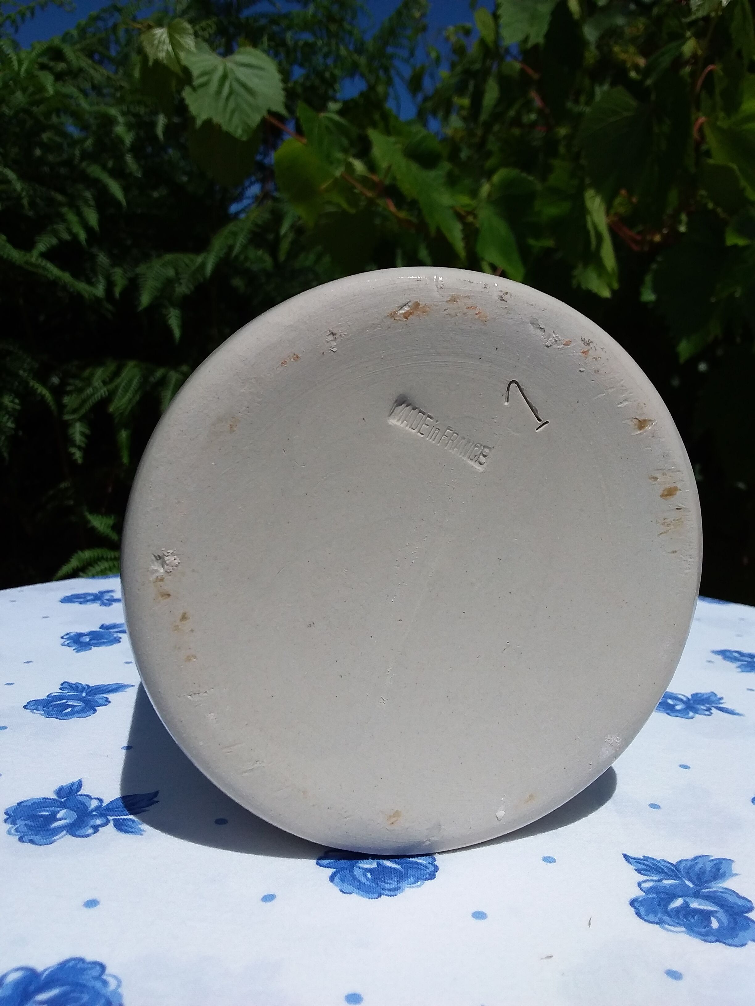 Sandstone pot enamelled beige sand and its cork in croated cork