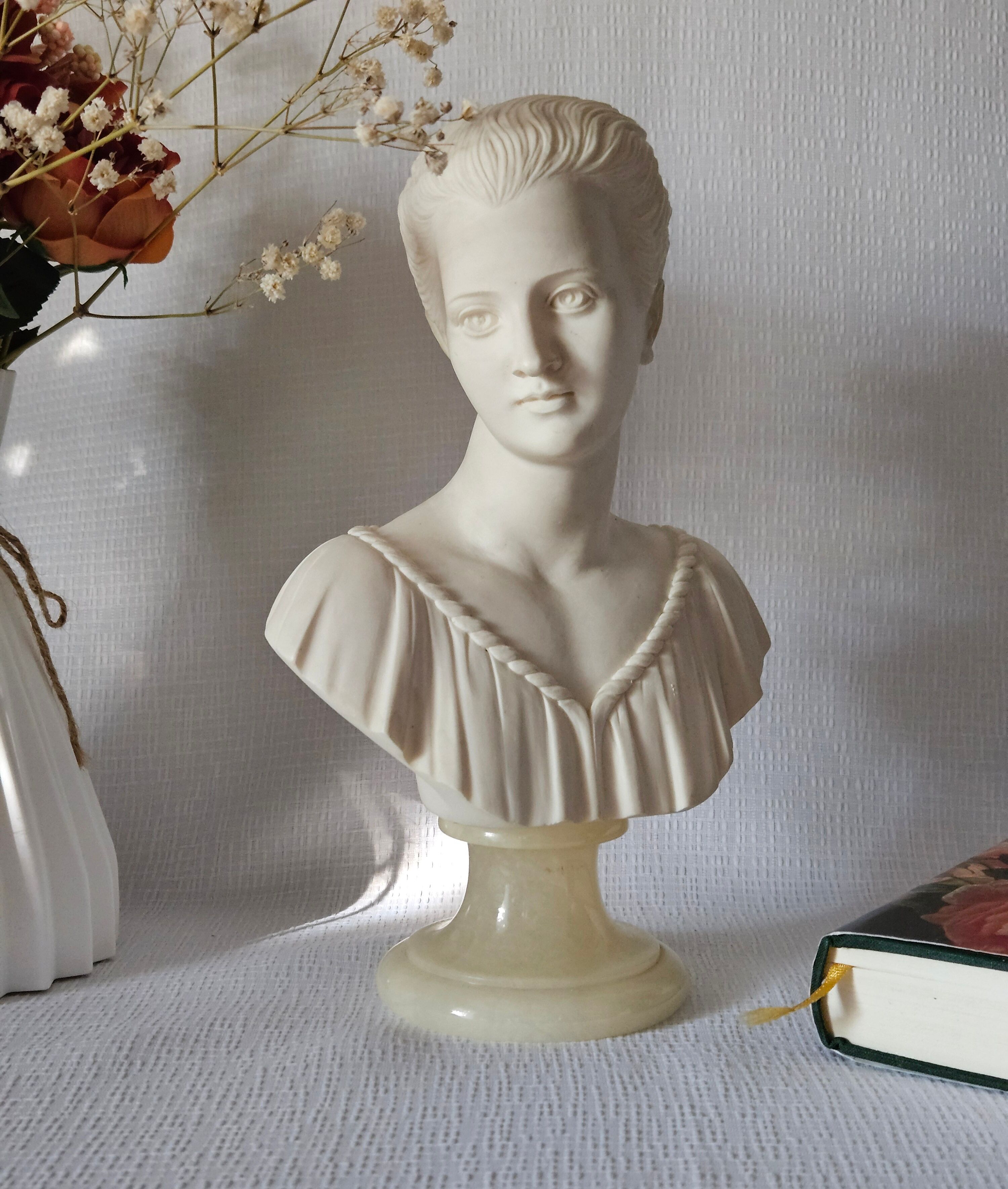 Vintage female bust Italy