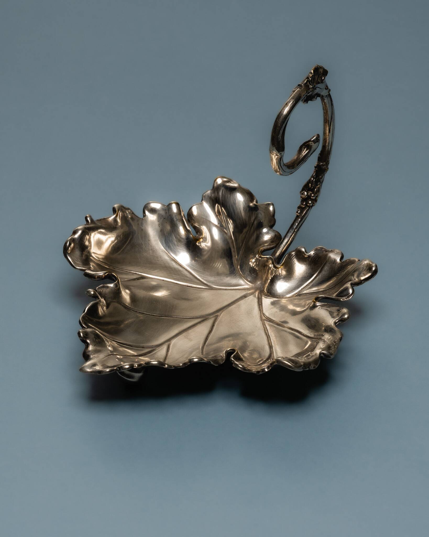 Vide-poche feuille en métal argenté, 1950