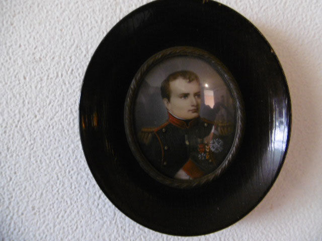 Napoleon 1st - frame medaillon painting on bone signee hil