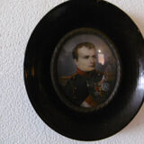 Napoleon 1st - frame medaillon painting on bone signee hil