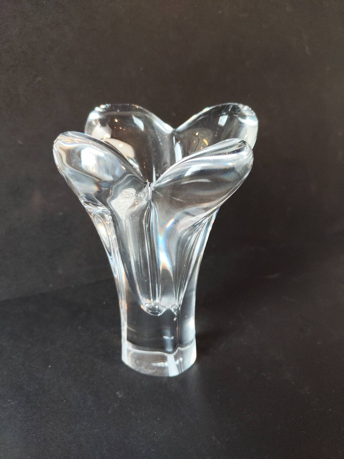 Bayel crystal vase – floral pattern – French glassware