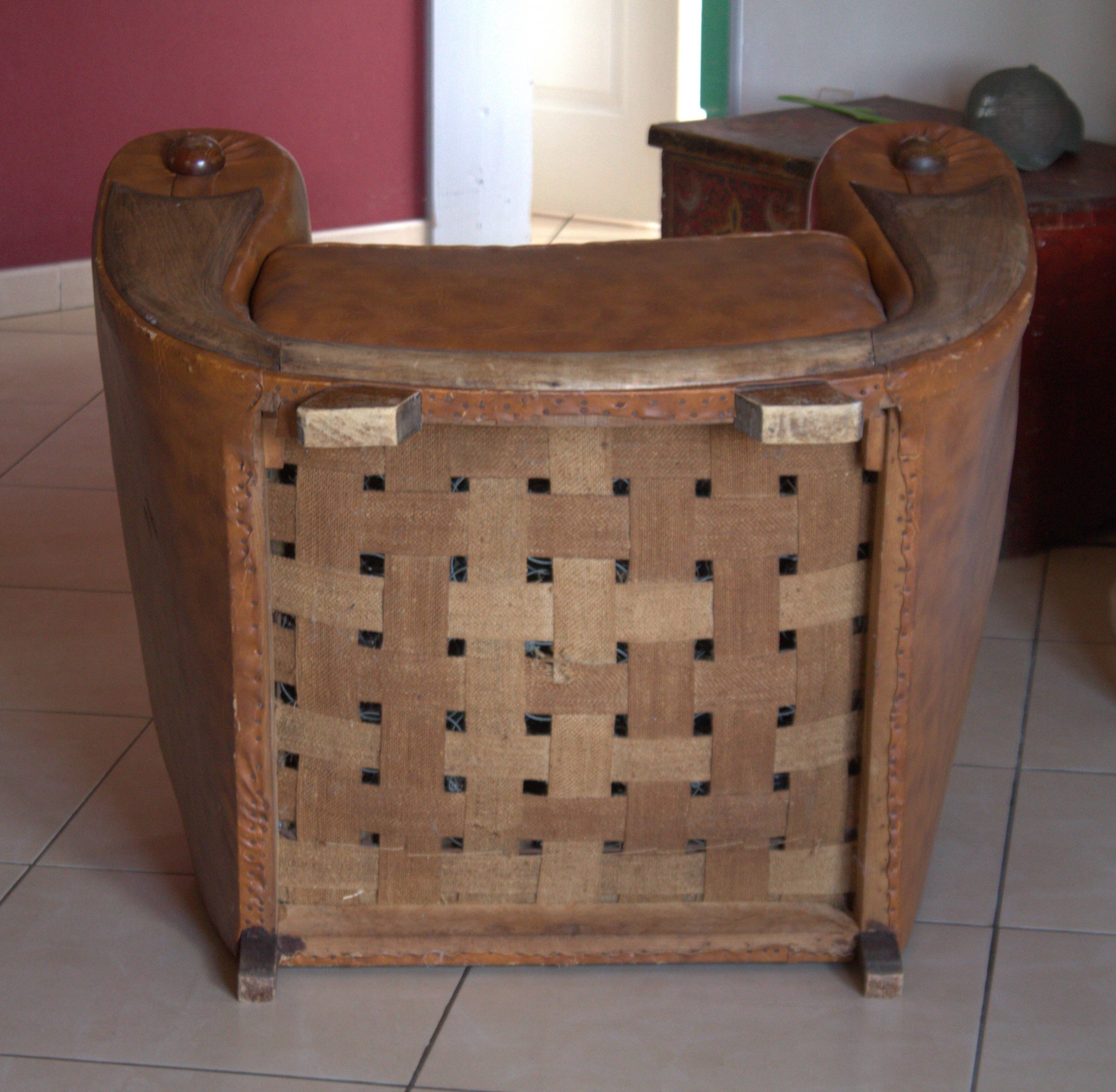 Leather club chair in good condition