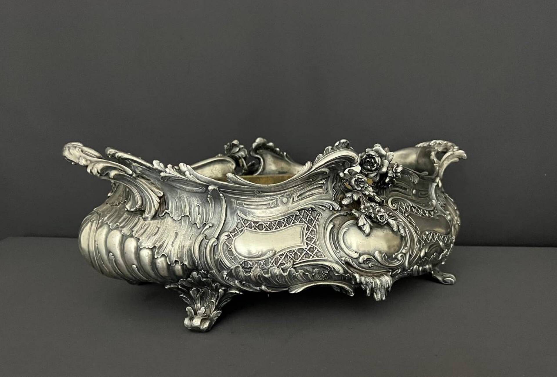Large table planter in silvered bronze, Louis XV style.