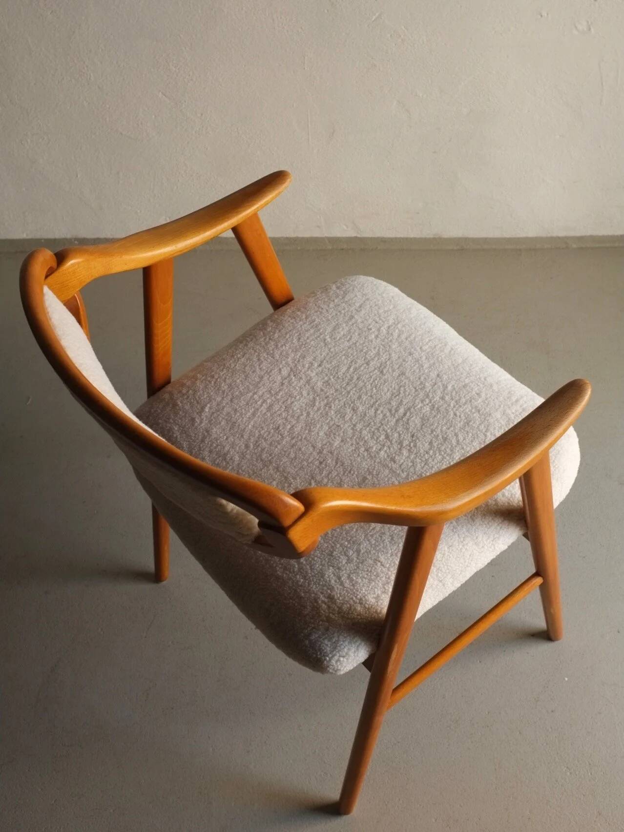 Fauteuil scandinave en fausse fourrure de mouton retournée | Années 1960