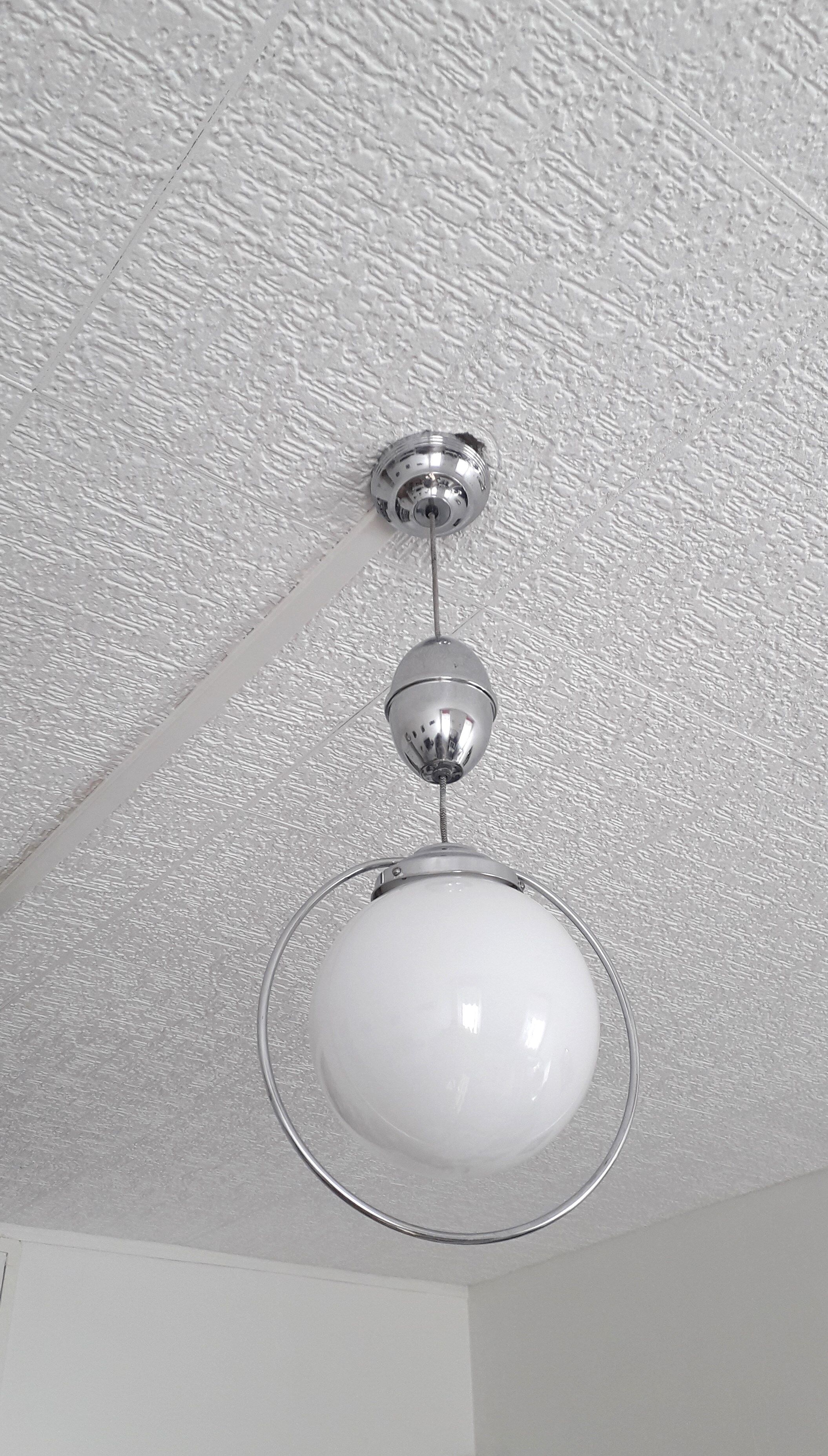 Suspension ''bistrot'' Monte et Baisse - Globe opaline blanche - 1940