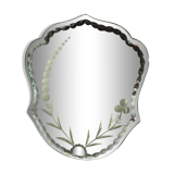 Bevelled mirror engraved under vase or bottle