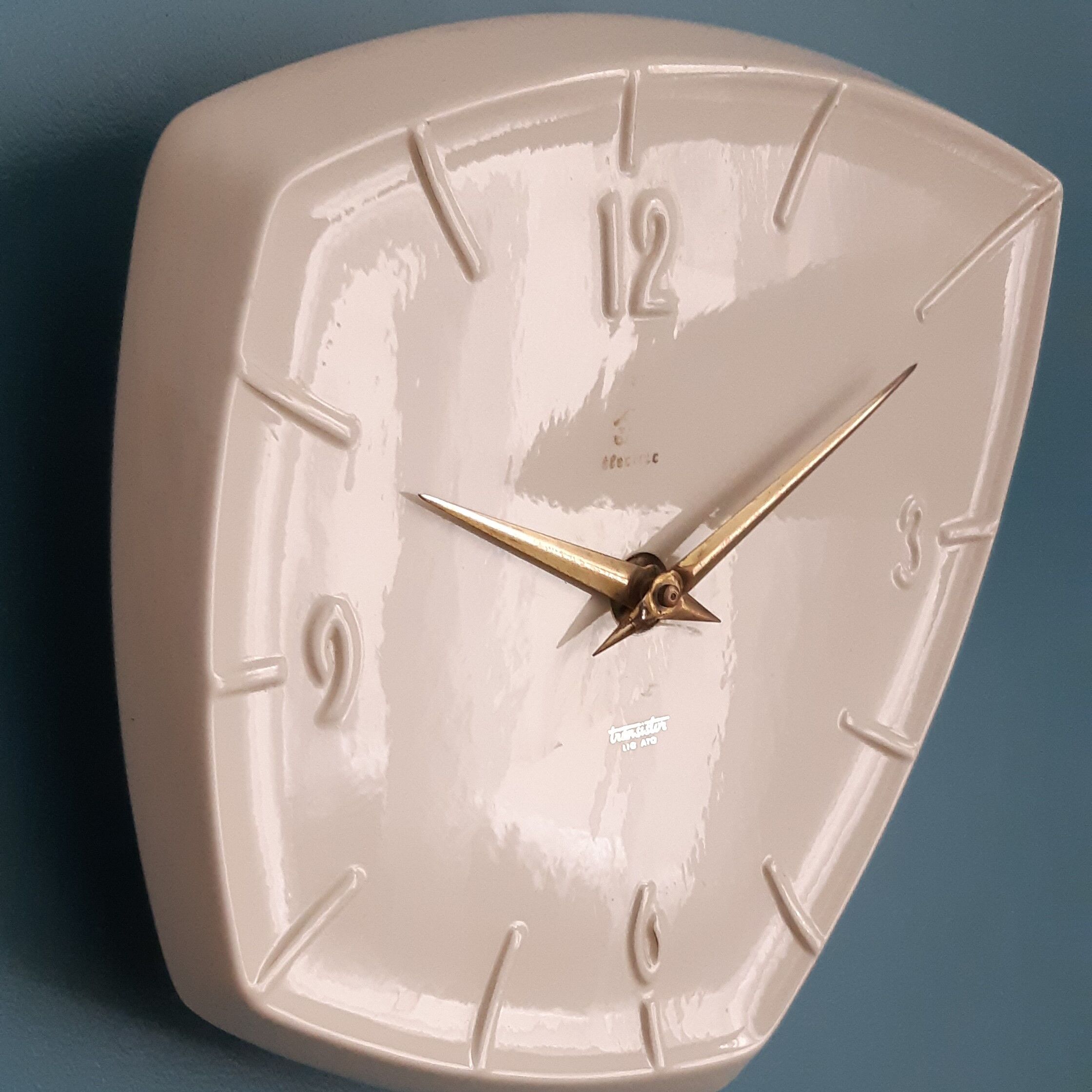 Jaz ceramic clock