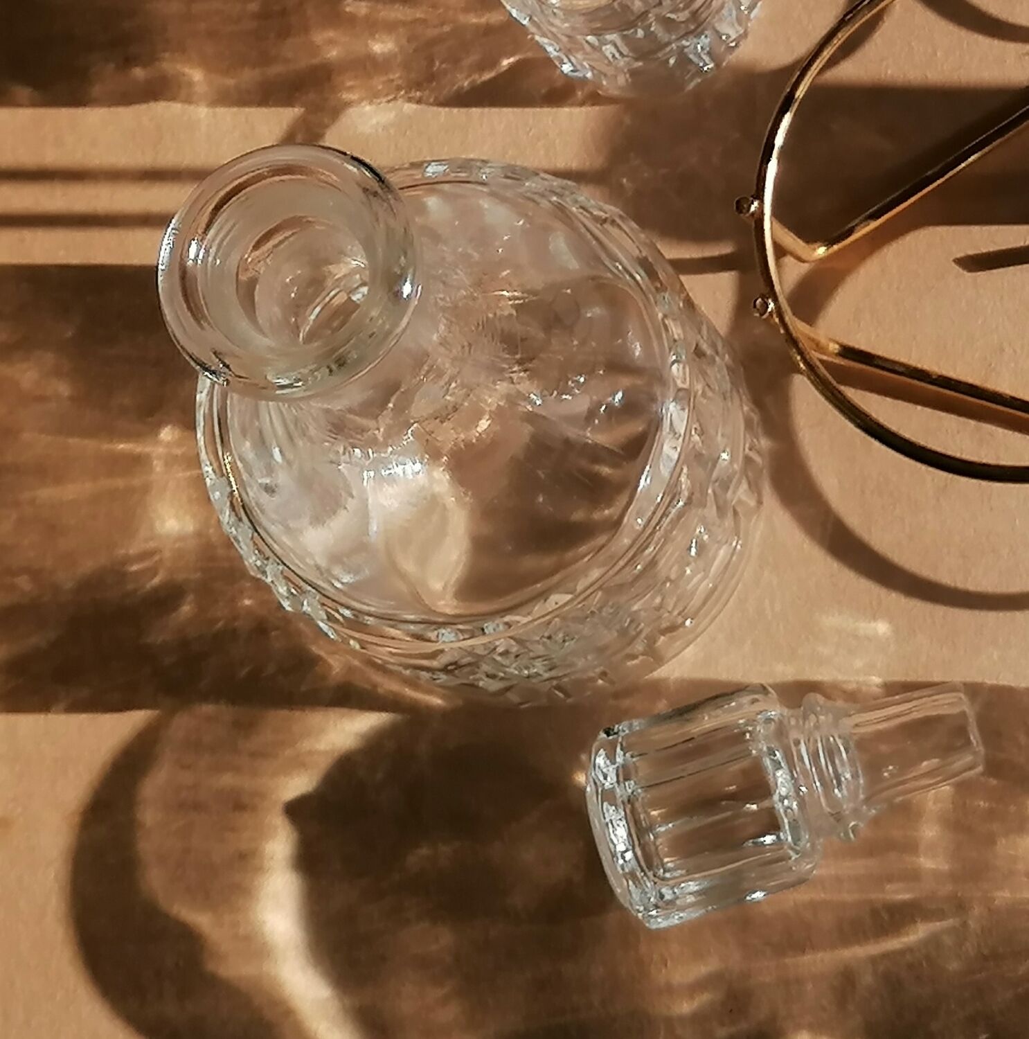 Servant salt shaker pepper golden metal