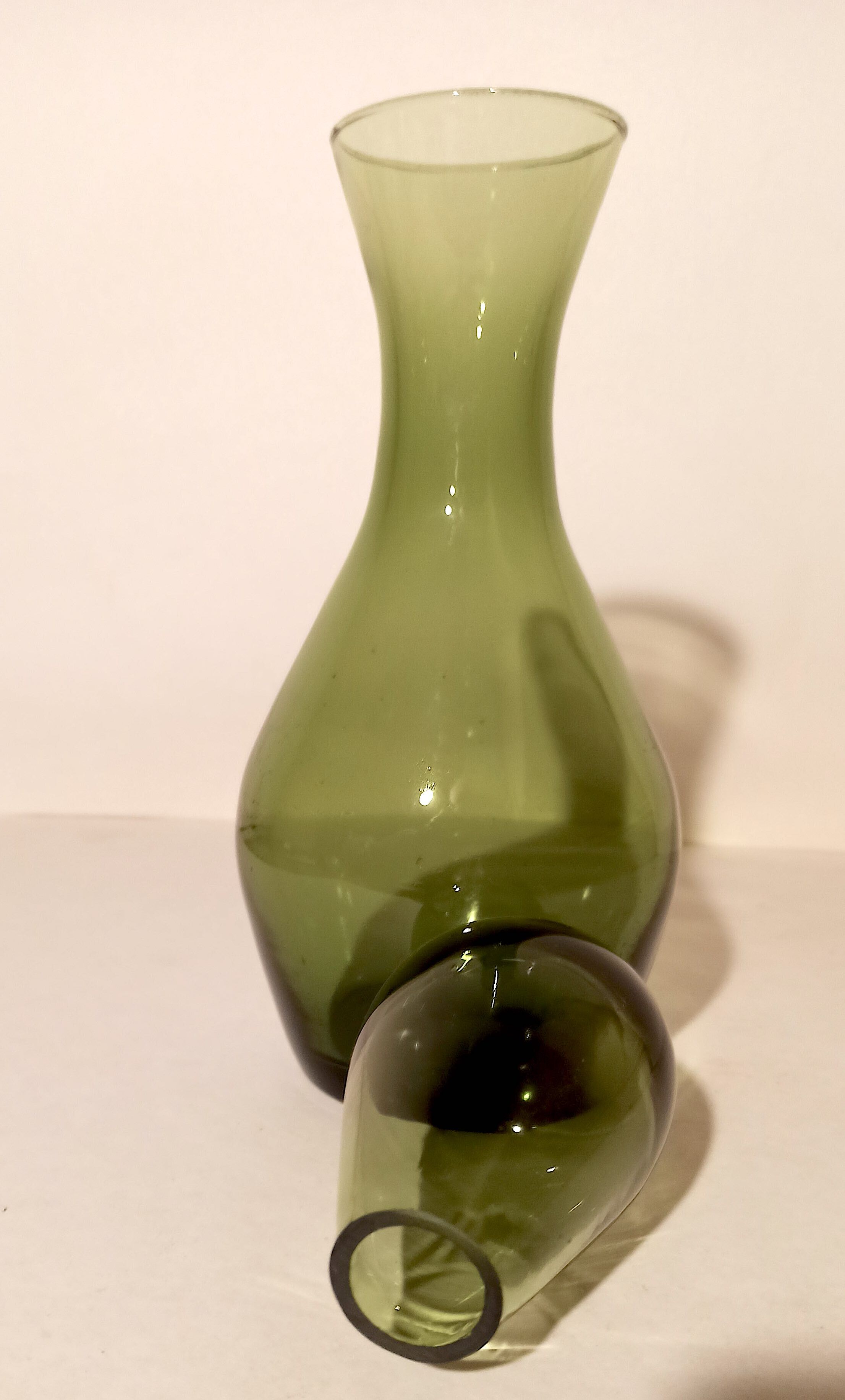Carafe and its cap 70s, height 28 cm
