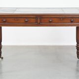 Bureau anglais ancien du XIXe siècle avec plateau en cuir noir