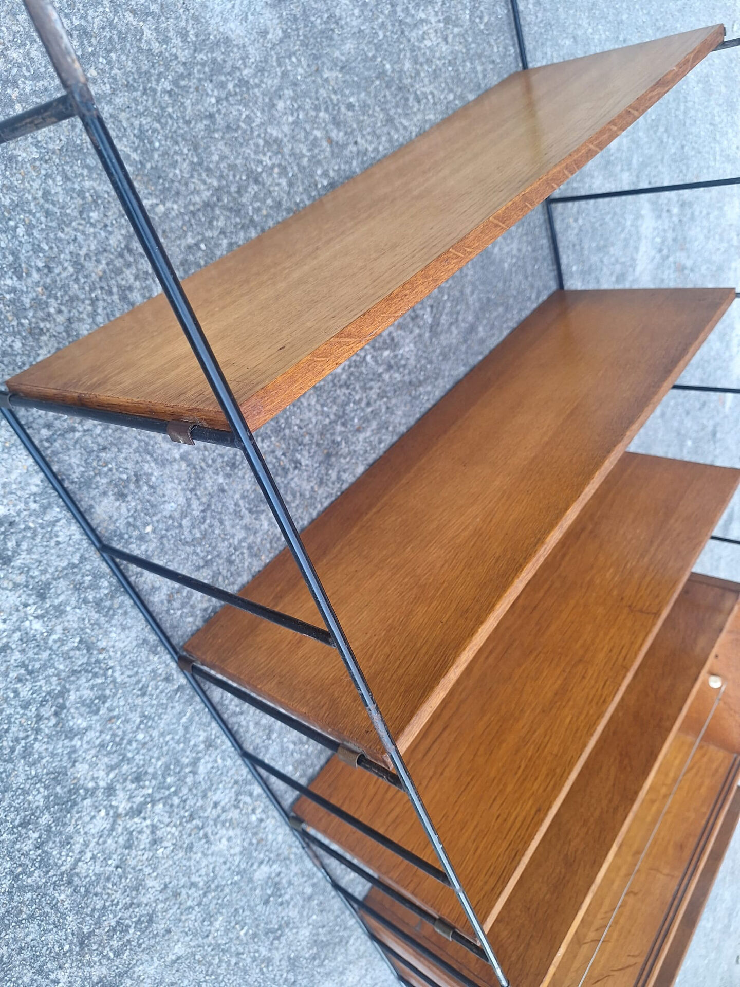 Étagères vintage bois et métal, rangement design