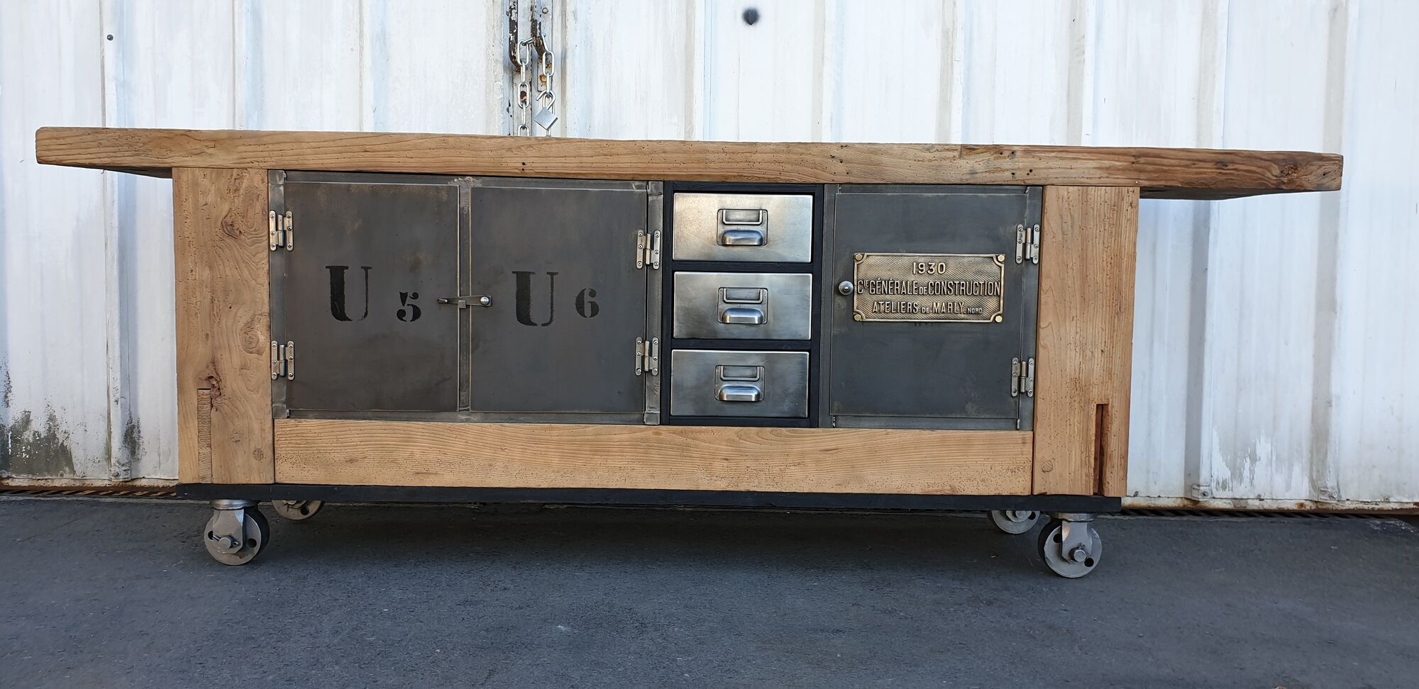 Industrial workbench