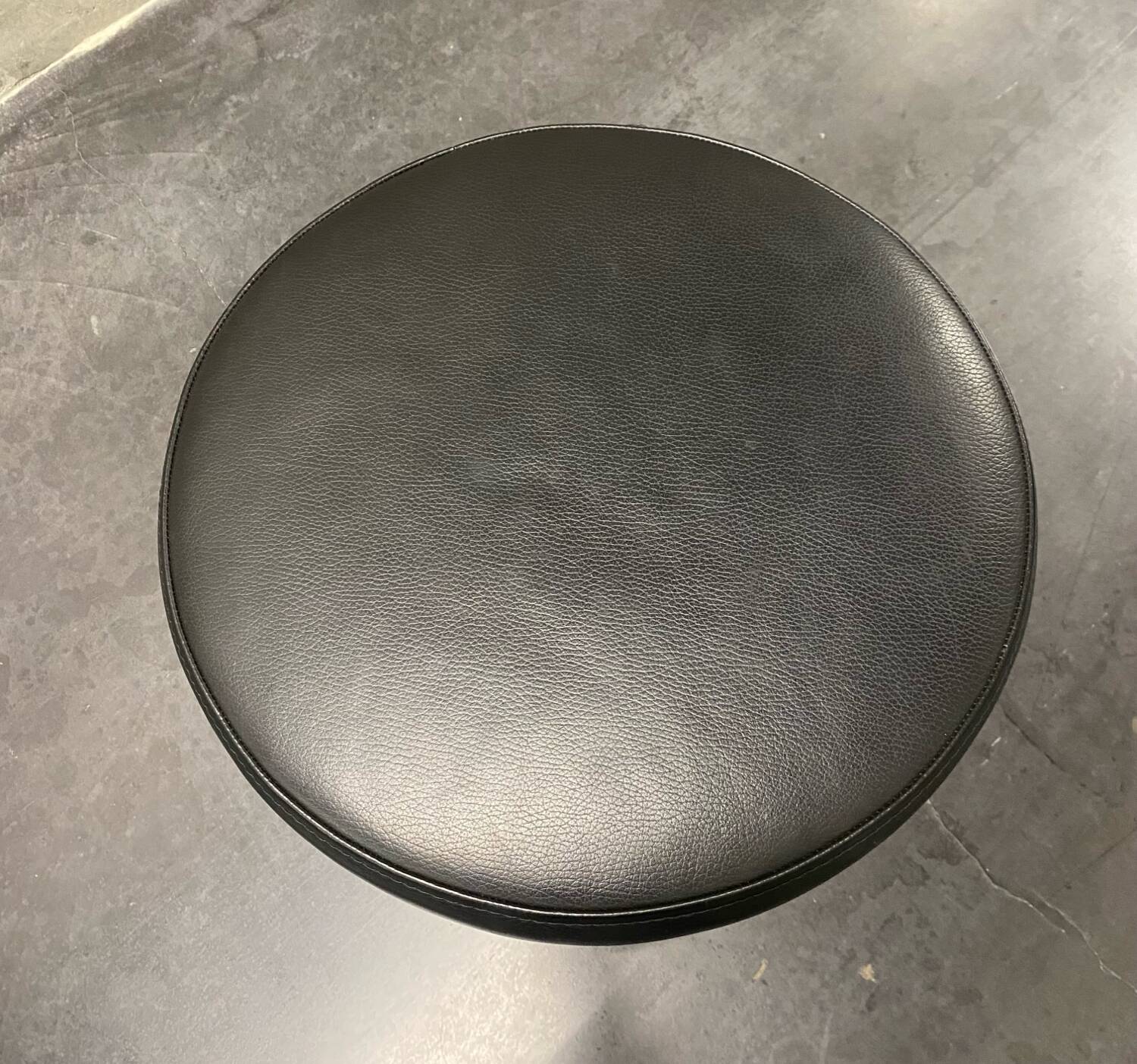 2x Eero Saarinen Tulip Stools black leather Knoll