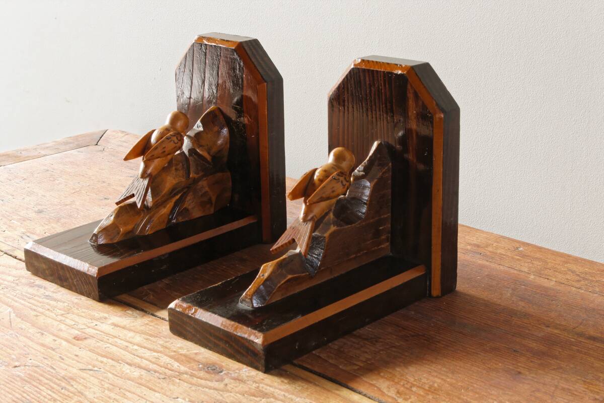 Paire de serres livres Art déco en bois représentant des oiseaux