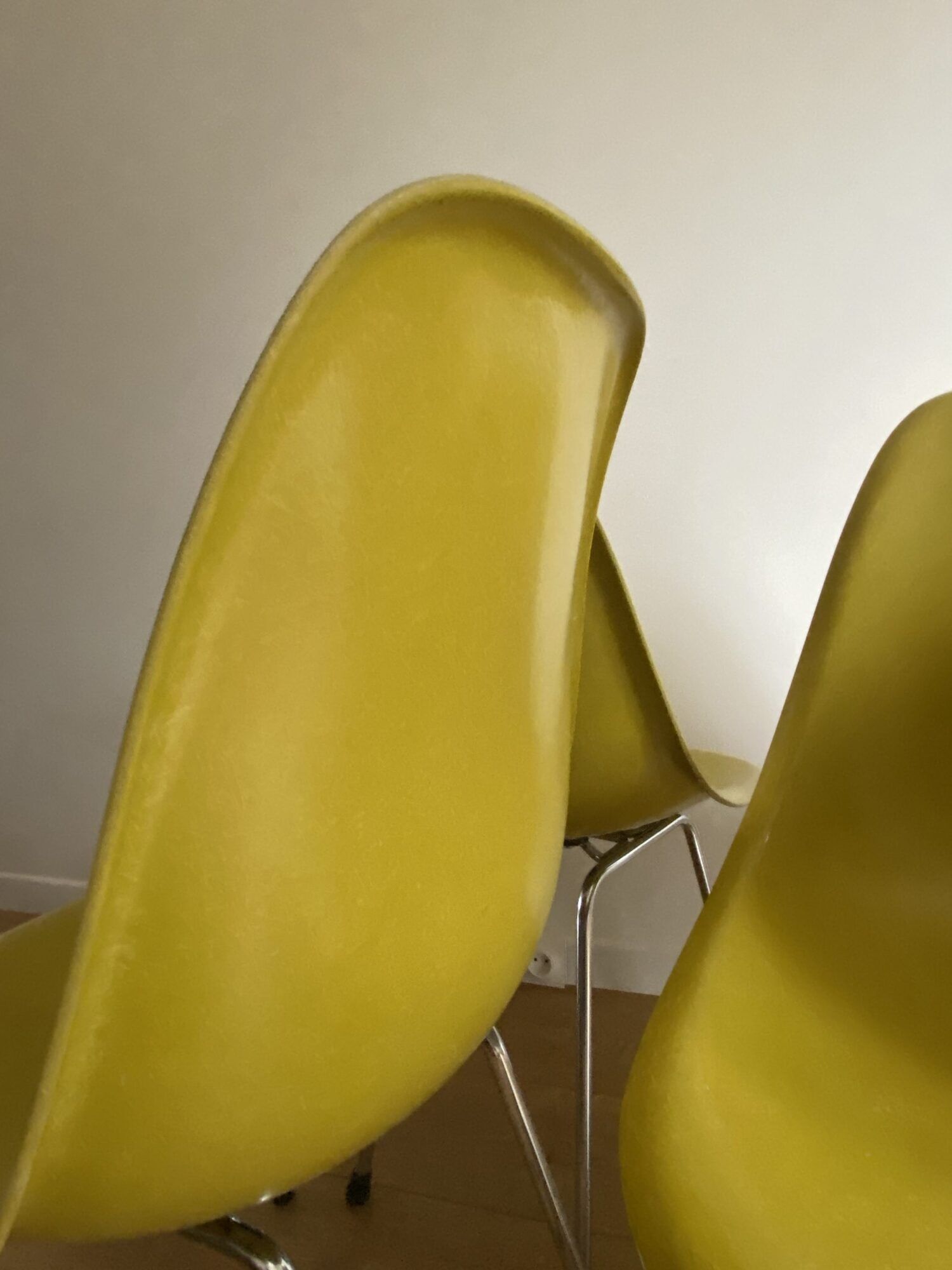 Dsx olive green chair by Charles & Ray Eames for Herman Miller edition mobilier international 1971