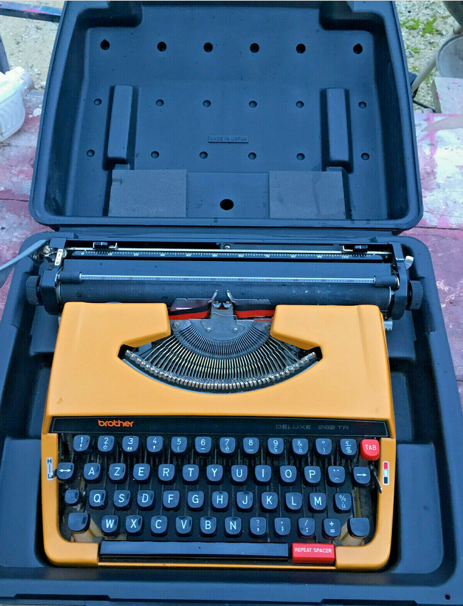 Typewriter Brother 262 TR made in Japan 70s. New ribbon, A3 and A4 format