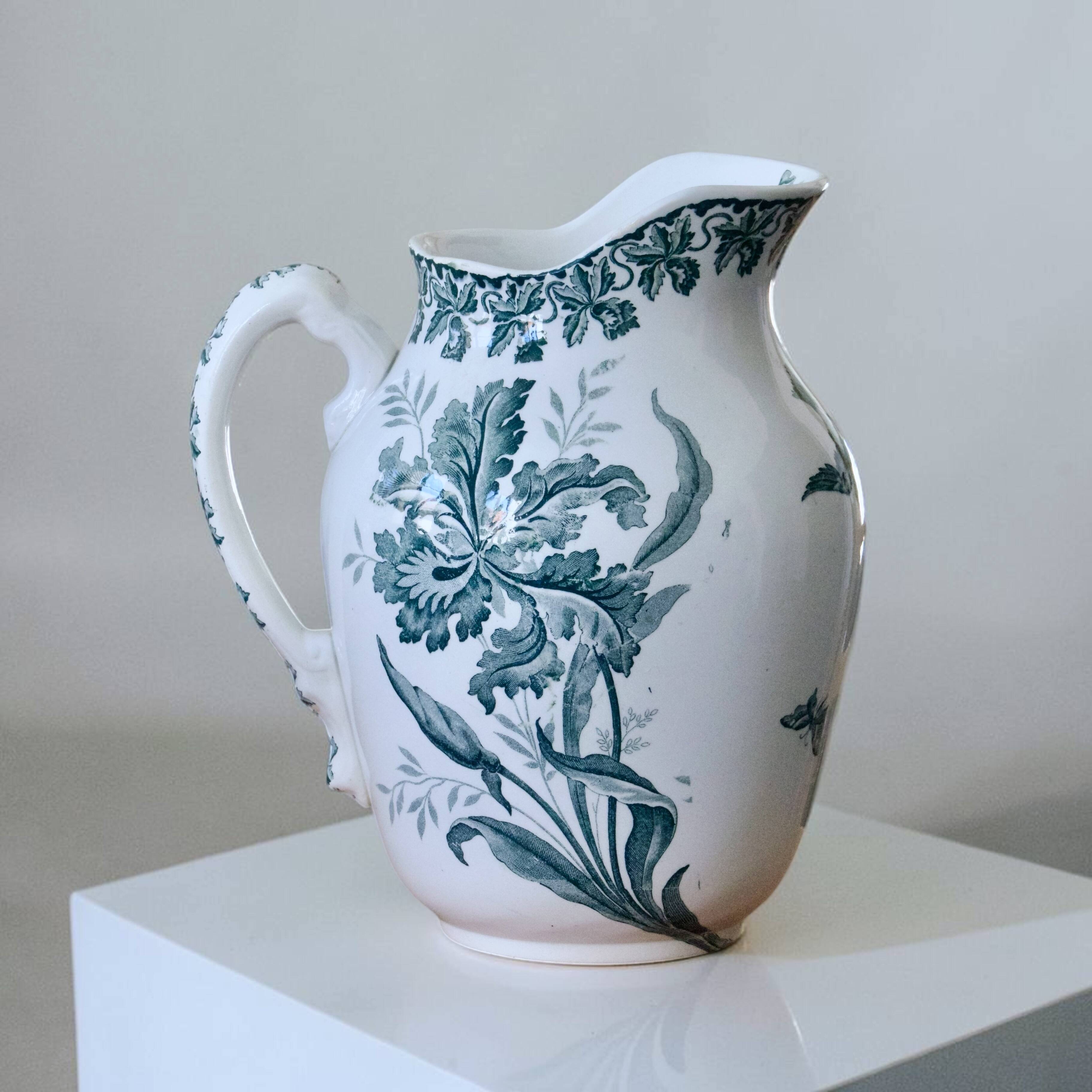 Large jug / carafe from the 19th century, ironstone, bird signed Moulin des Loups.