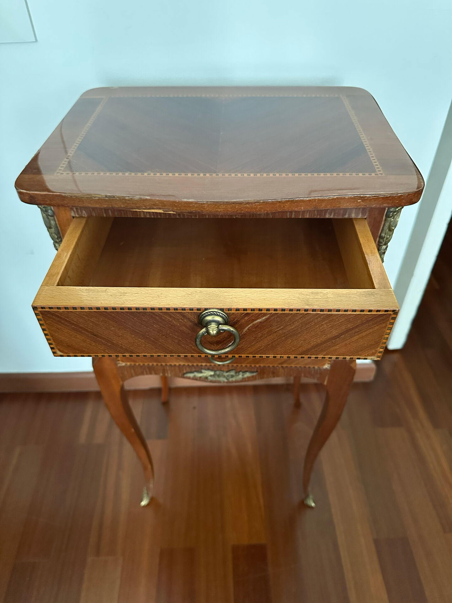Small bedside table in marquetry in the Louis XV style.