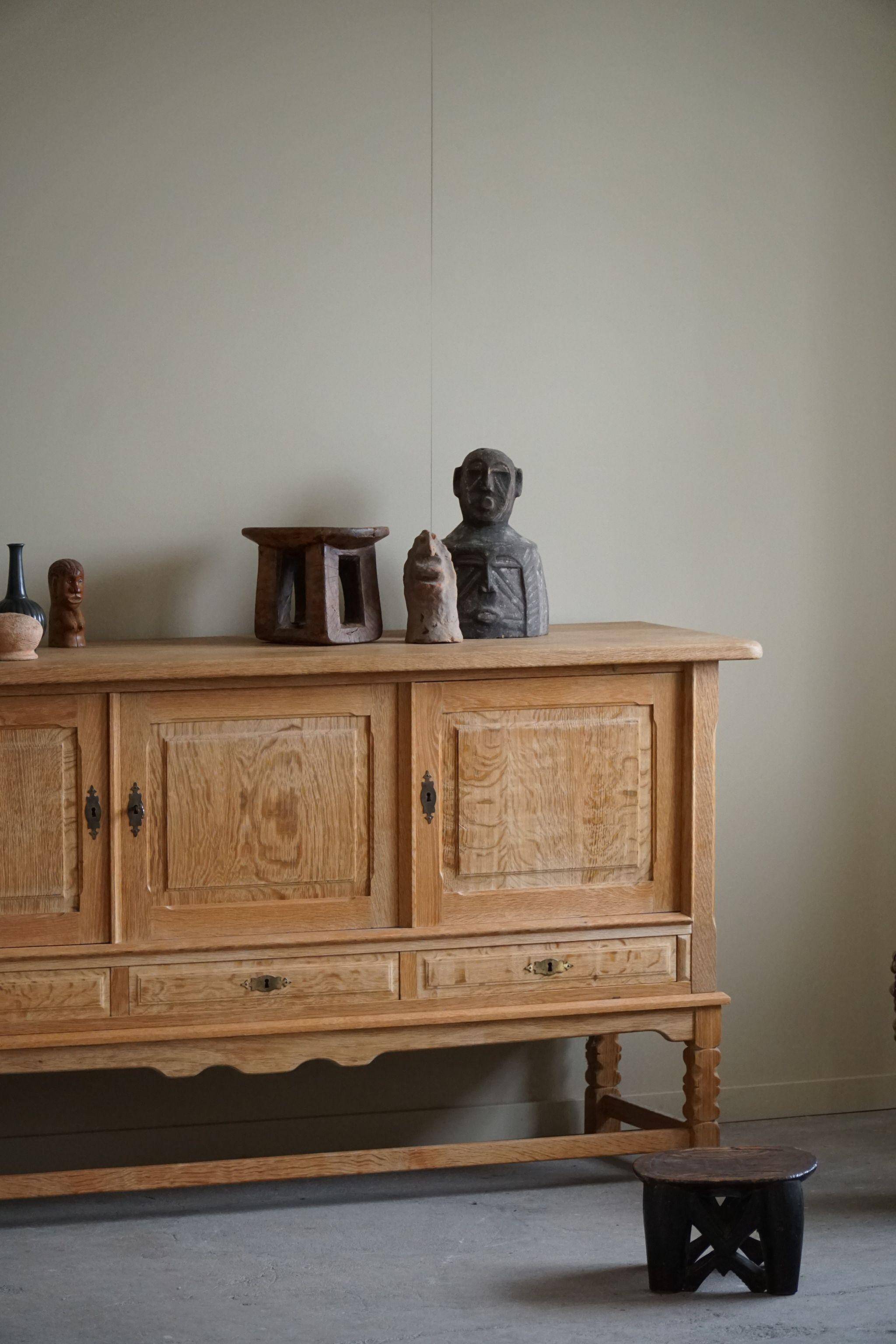 Mid-century decorative African wooden sculpture, made in the 1940s-50s.