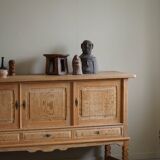 Mid-century decorative African wooden sculpture, made in the 1940s-50s.