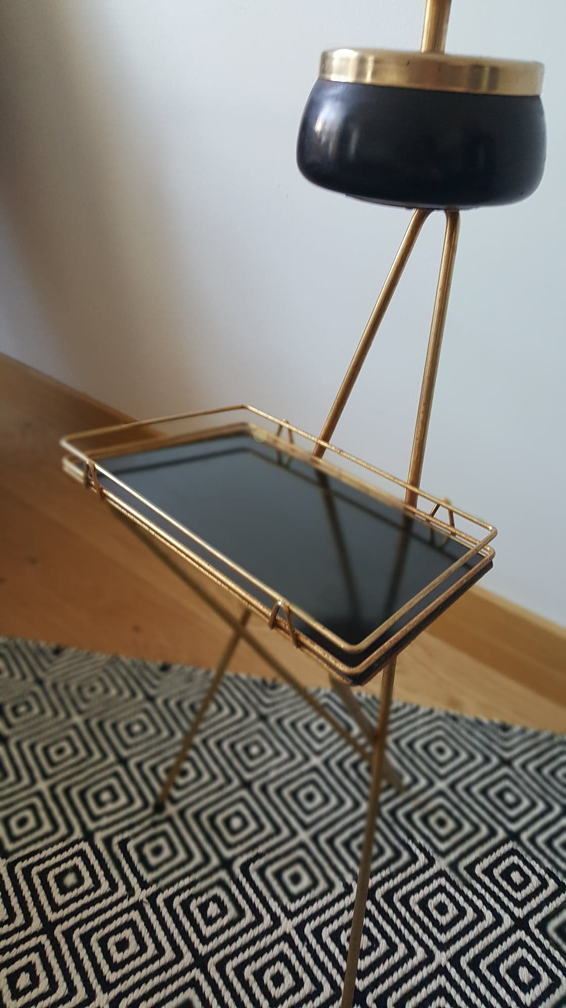 Vintage tripod ashtray with tablet (50s)