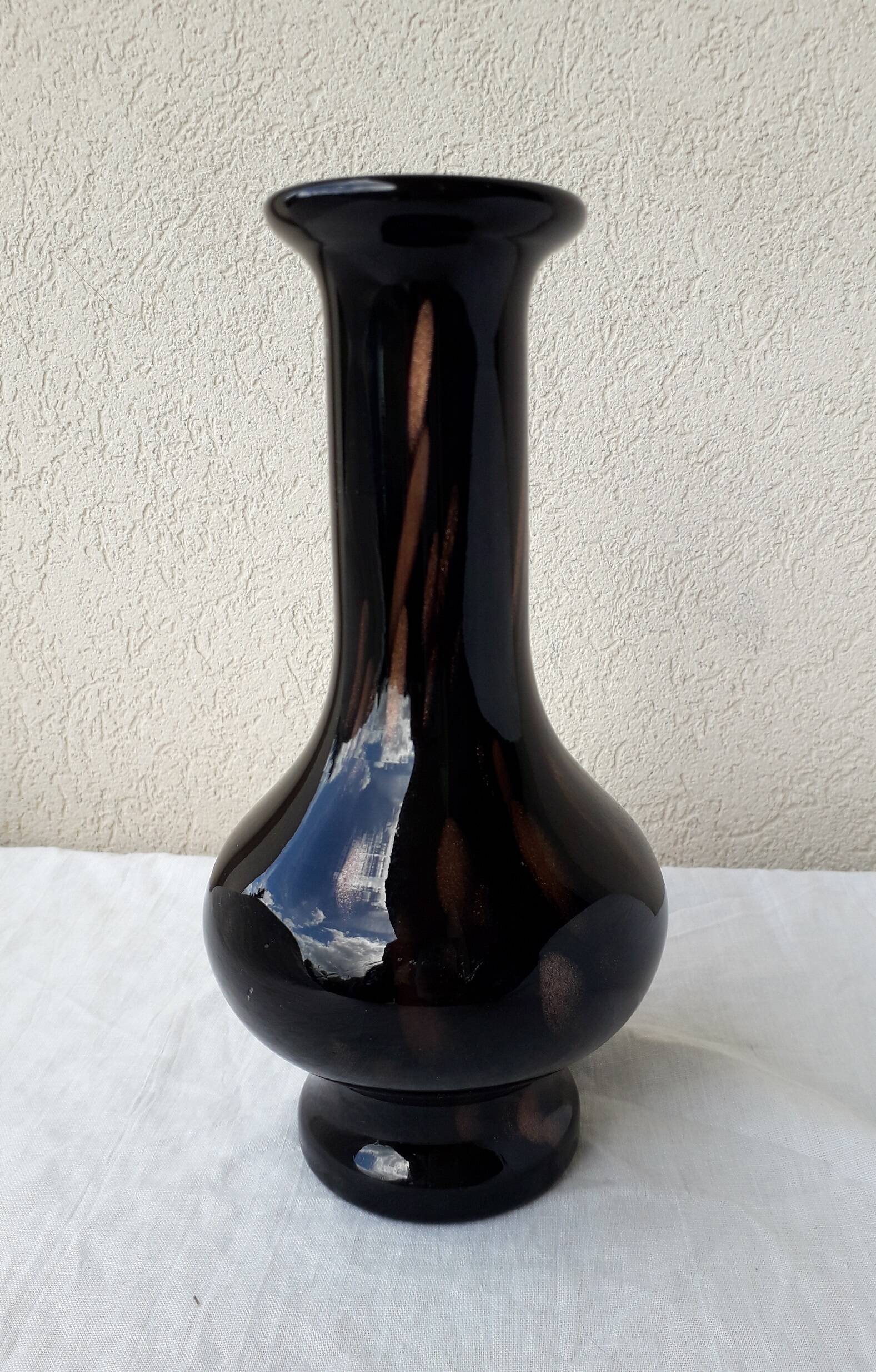 Vase en verre moucheté