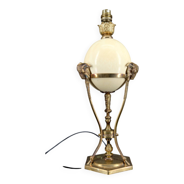 Lampe Néoclassique, Oeuf d’Autruche & Monture Animalière en Bronze, c. 1900 — Beyit
