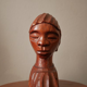 Buste en bois sculpté