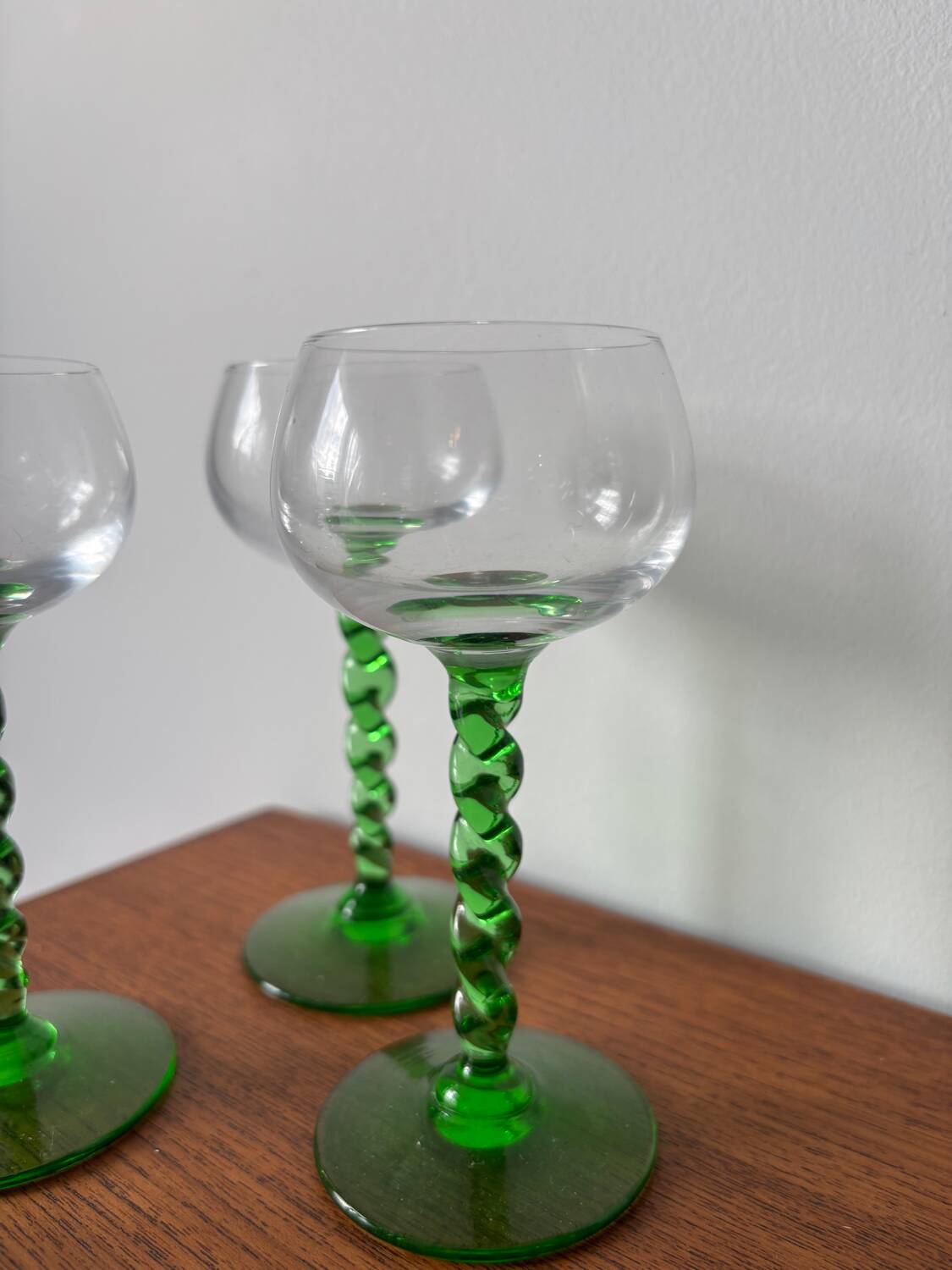 Set of green twisted stem white wine glasses – blown glass