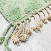 Tapis berbère marocain Beni Ouarain vert d'eau à motifs gravés 2,45x1,57m