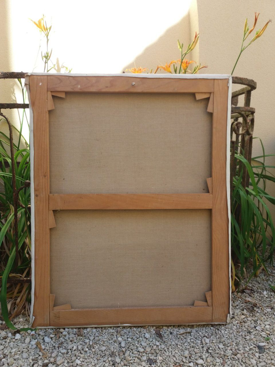 Table signed "Bouquet de dhalias"