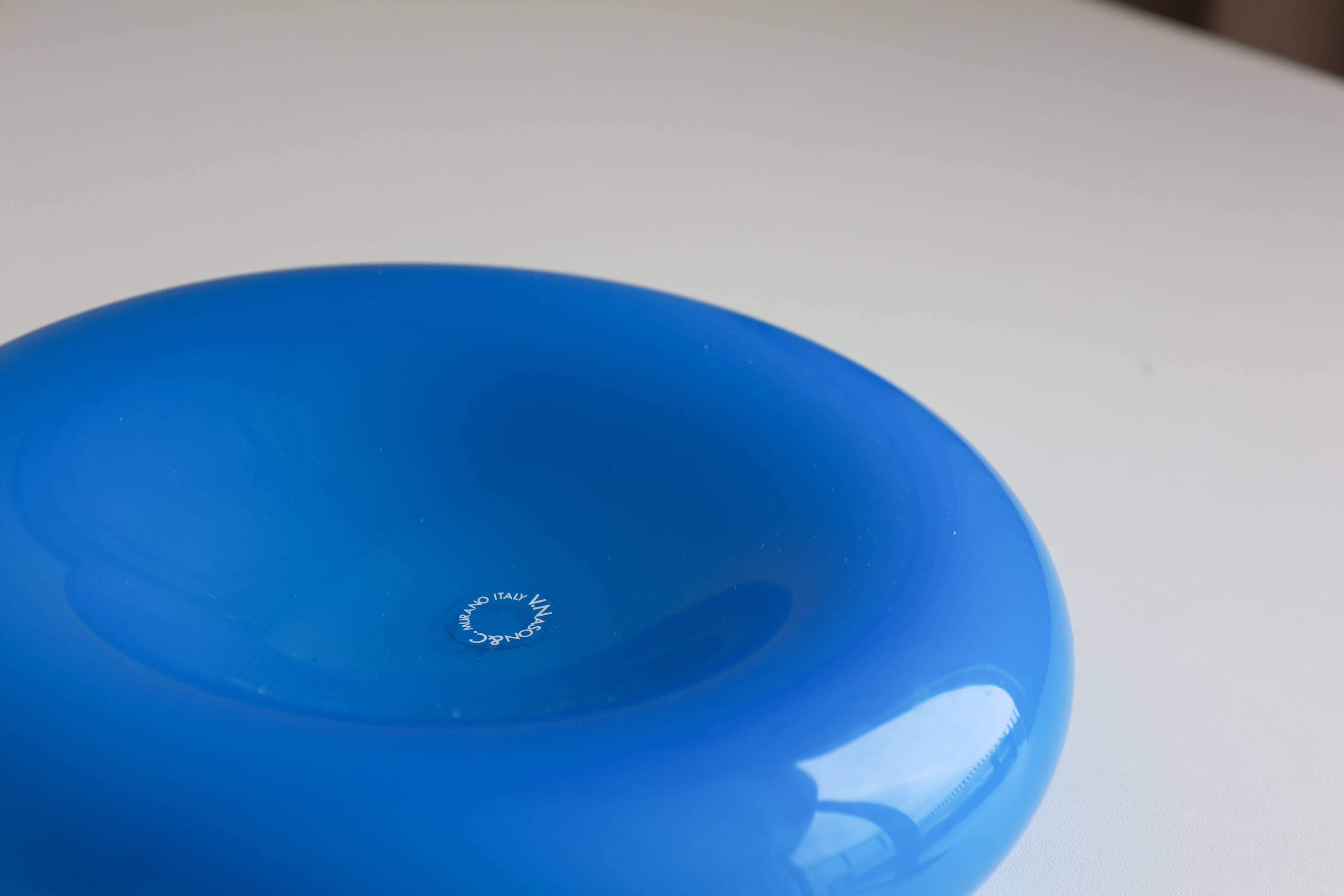 Bol en porcelaine bleue de Murano, par Vincenzo Nason, années 1980, Italie.