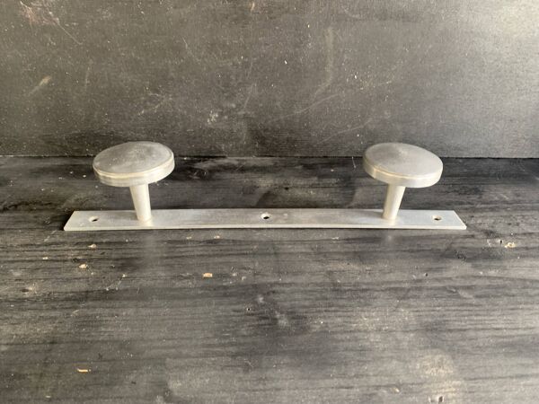 Porte serviette et patères murales en aluminum Art Deco, 1940