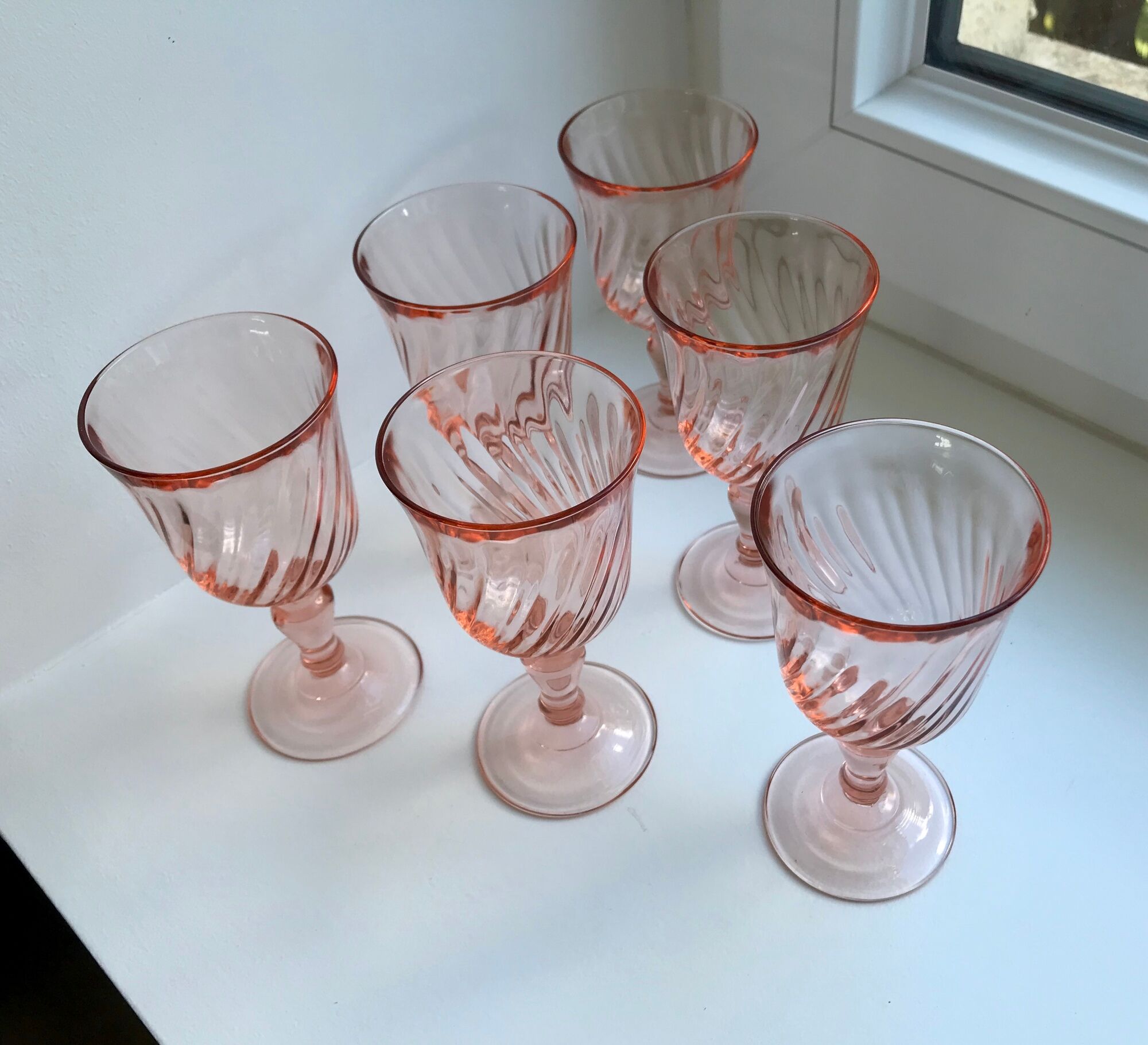 Set of 6 vintage Rosaline twisted pink glass wine glasses