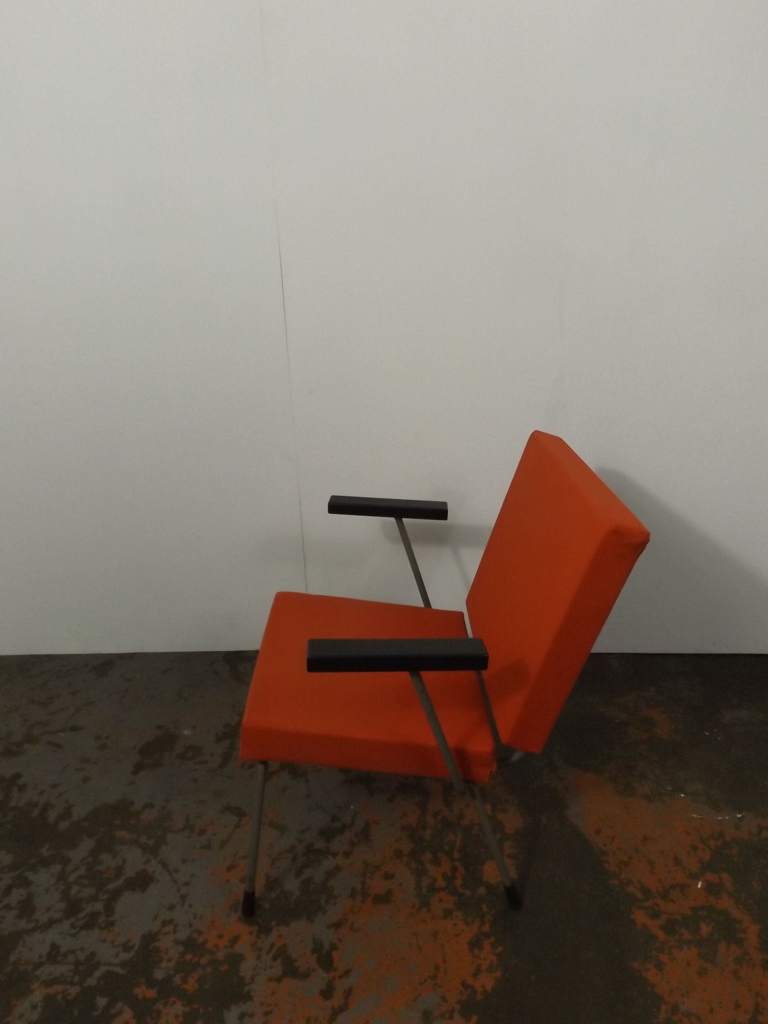 Armchair 1401 by Wim Rietveld edited by Gispen