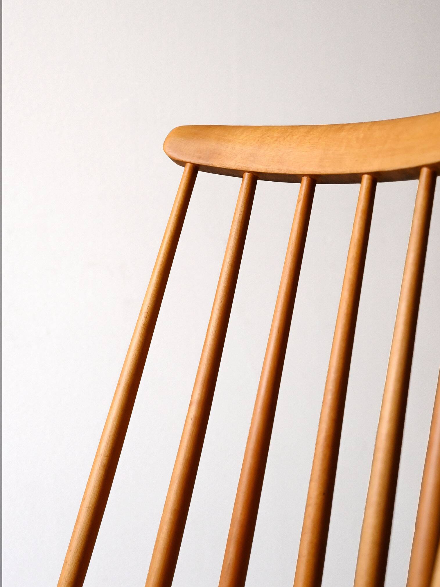 Paire de chaises scandinaves, en hêtre et acajou