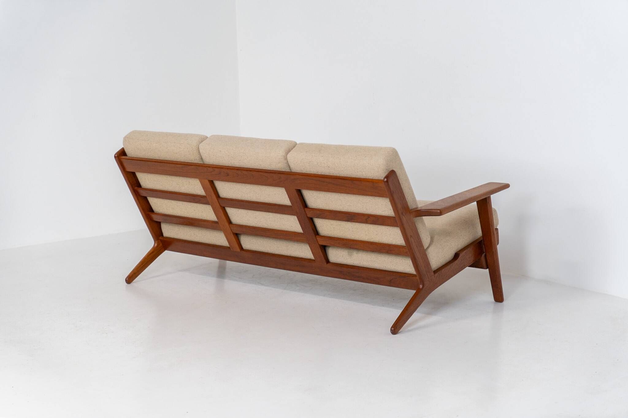 GE-290 3-seater sofa in oak by Hans J. Wegner for Getama