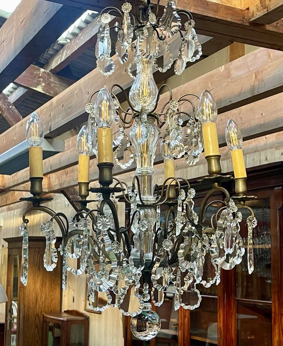 Bronze and cut crystal chandelier with 6 lights, early 20th century work.