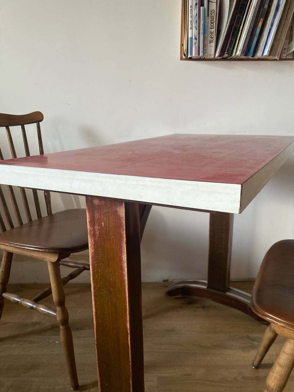Table bistrot Formica et chaises Baumann