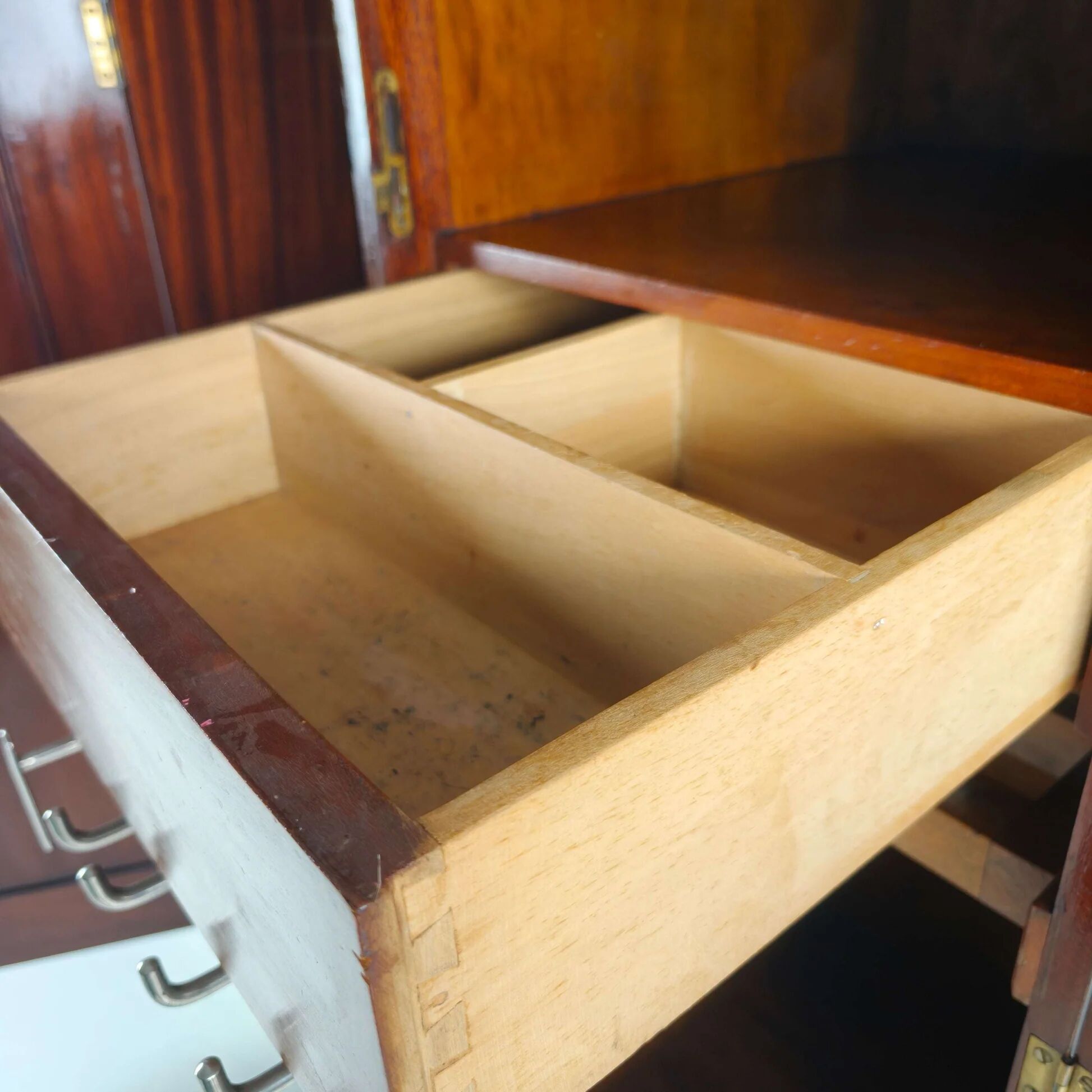 Garde-robe d'homme Maple & Co. du début du 20e siècle