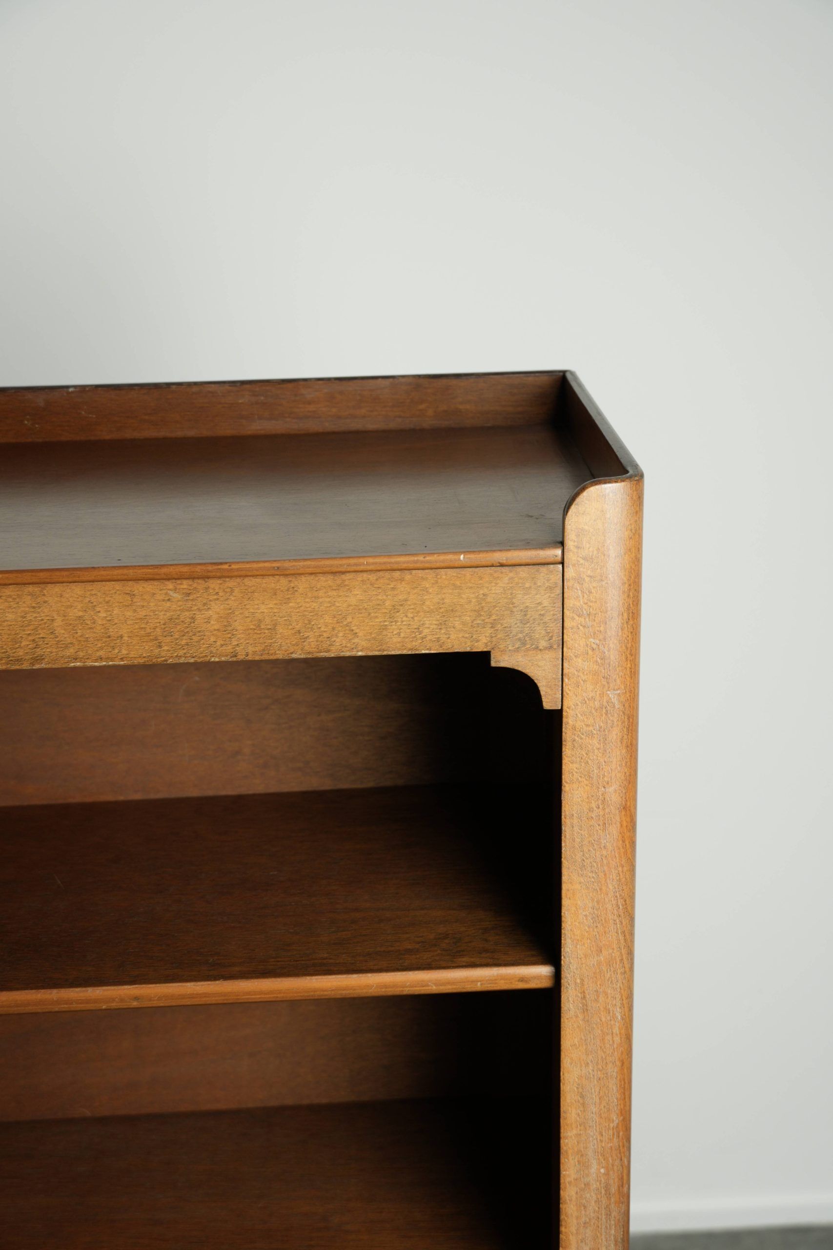 Set of two antique English bookcases/shelving units from the 19th century