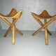 Paires de tabourets tripode en cuir