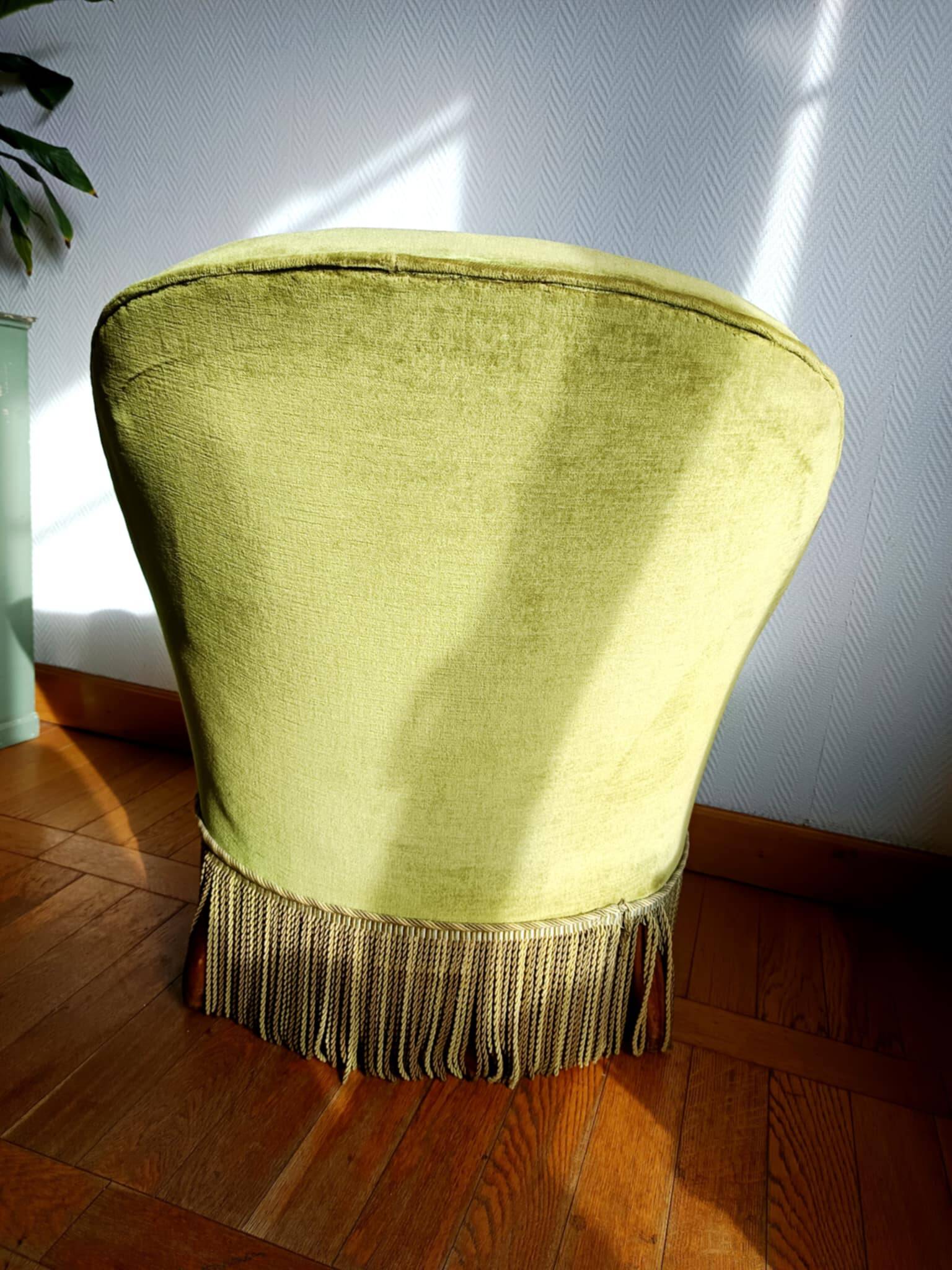 Fauteuil crapaud en velours vert art déco