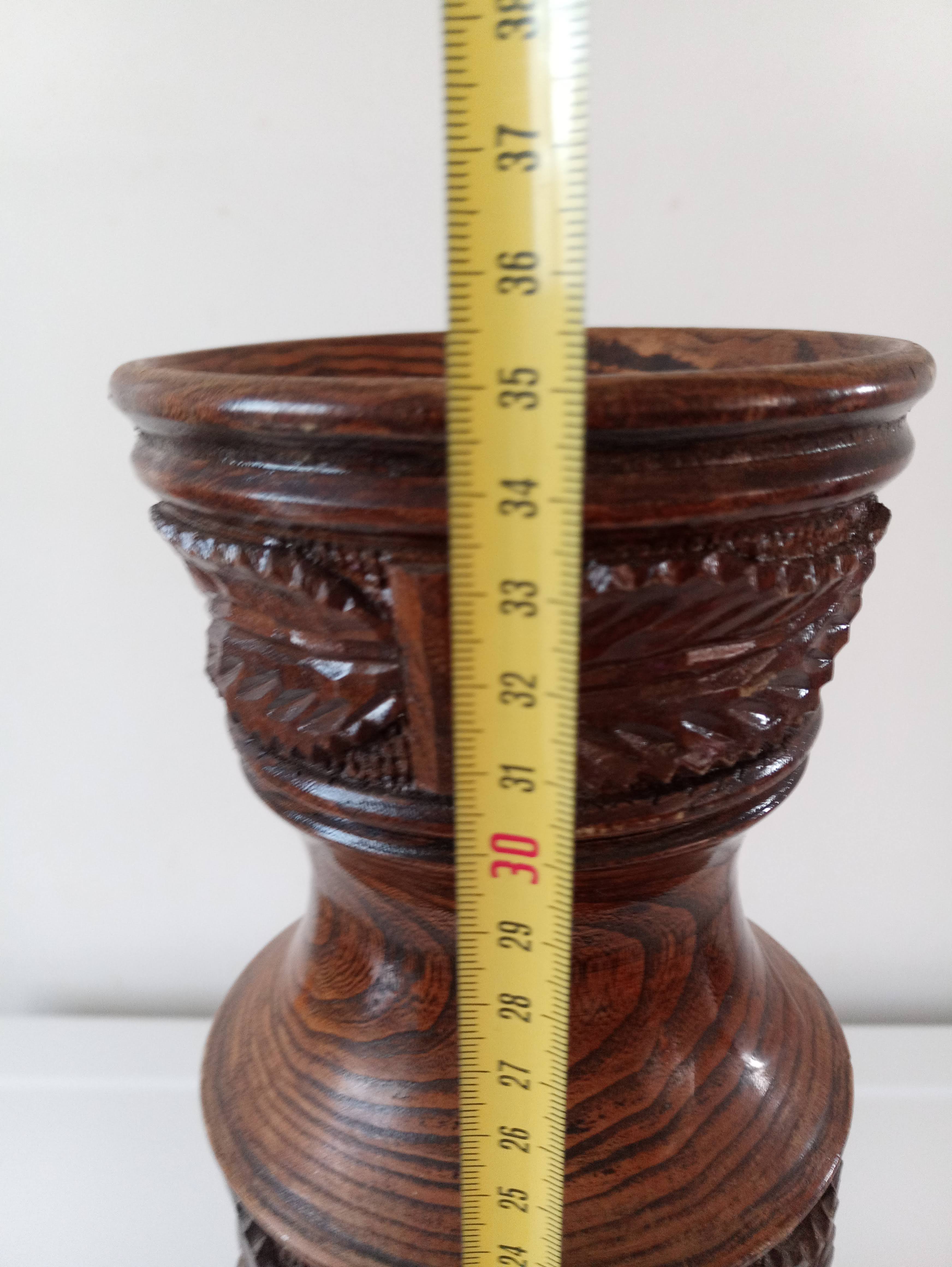 Vase bois massif sculpté à la main